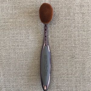 Artis Elite Smoke Oval 6 Brush